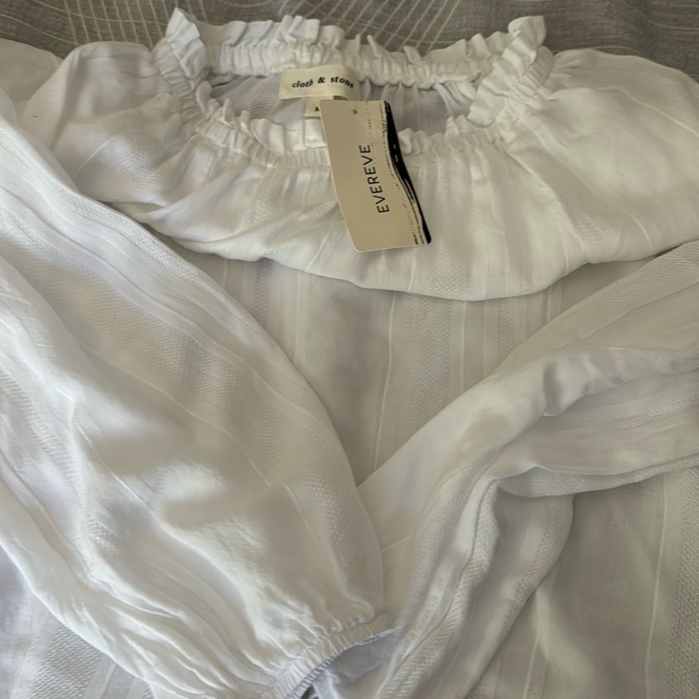 Cloth & Stone Textured Shirred Neck Top from Evereve - Picture 5 of 7